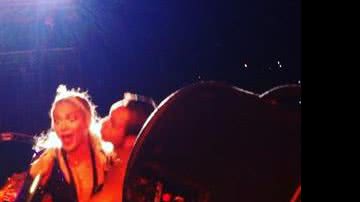 Imagem Vídeo: Beyoncé é agarrada por fã durante show em São Paulo
