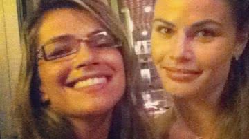 Imagem Ex-BBB Fani presenteia a ‘esposa’ Natalia com ensaio nu 