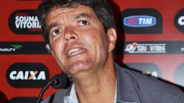 Imagem “Não vejo motivo para troca”, revela Ximenes sobre Ney Franco