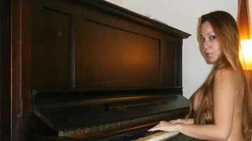 Imagem 'Pianista sexy' faz sucesso em vídeos tocando nua 