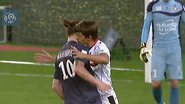 Imagem Vídeo: Ibrahimovic recebe beijo no pescoço de argentino durante jogo