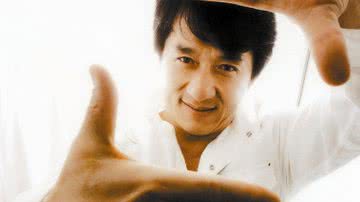 Imagem Jackie Chan "sai do armário" 