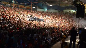 Imagem Fãs e admiradores fazem do show “Baladas Ivete” um grande espetáculo