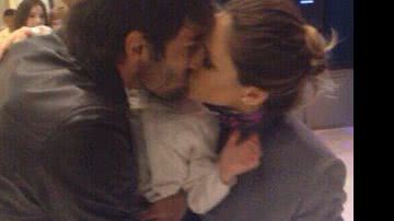 Imagem Kaká e Carol Celico negam separação e se beijam 