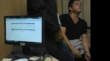 Imagem Cantor Leonardo é preso por transportar munição