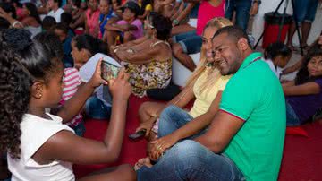 Imagem  Pôr-do-Som Madre Verão atraiu milhares de pessoas à cidade