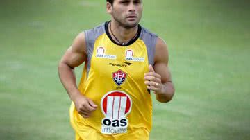 Imagem Maxi sente coxa em treino e deve ser mais um desfalque no Vitória