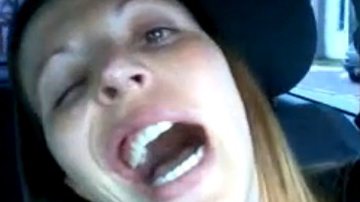 Imagem Vídeo: mulher ri e pisca após anestesia e faz sucesso na internet