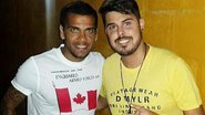 Imagem Ronaldinho e Daniel Alves se esbaldam com Kart Love no Armazém Villas