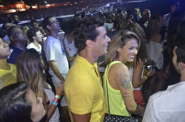 Imagem Ela não para! Alinne Rosa assume namoro com empresário dos colchões