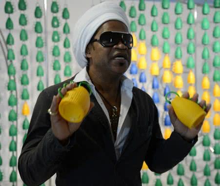 Imagem Carlinhos Brown vai apresentar Caxirola no BA-VI de domingo (28)