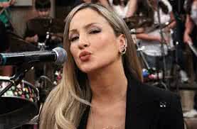 Imagem Claudia Leitte exige carro blindado e patrulha de motos para fazer shows