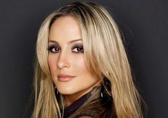 Imagem Empresária diz que Claudia Leitte comete fraudes para captar recursos