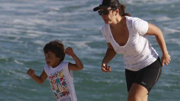 Imagem Ivete Sangalo curte tarde de praia com o filho Marcelo. Veja fotos
