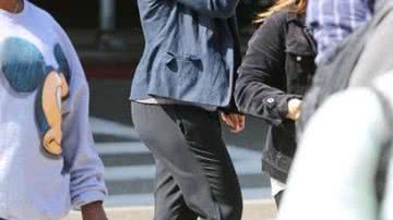 Imagem Em meio a rumores de nova gravidez, Ivete desembarca com look despojado em LA
