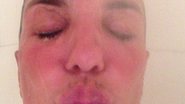 Imagem Ivete Sangalo manda foto de beijo molhado para fãs