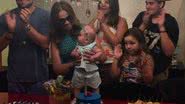 Imagem Solange Almeida e família comemoram cinco meses de Maria Esther