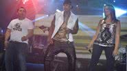 Imagem Vocalista do Aviões do Forró dança agarradinha com Léo Santana