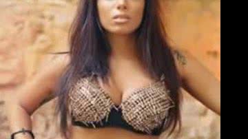 Imagem Mãe de Anitta conta que funkeira chora de cansaço