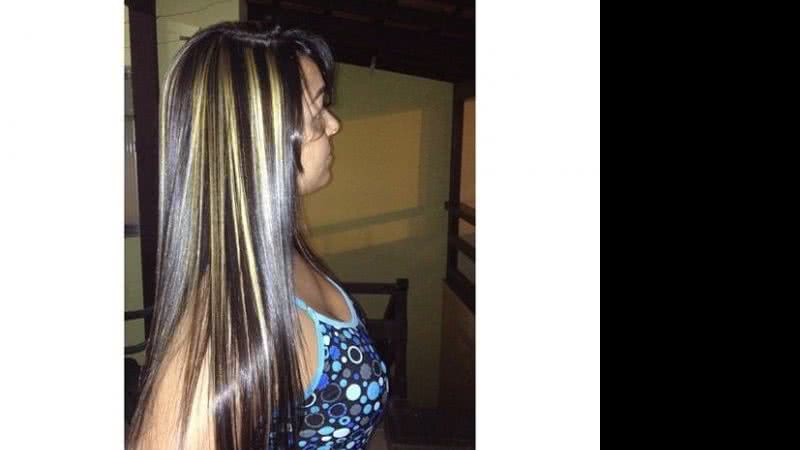 Imagem Mulher Melancia muda visual e adota mechas loiras