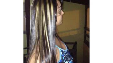 Imagem Mulher Melancia muda visual e adota mechas loiras