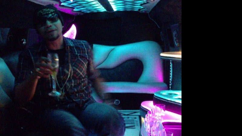 Imagem Barão: Naldo publica foto de dentro da limousine