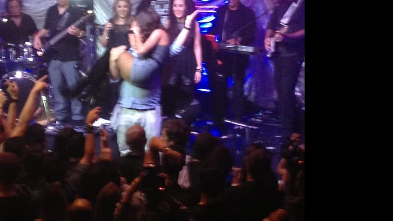 Imagem Anitta joga o 'popô' para o alto durante show em São Paulo