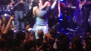 Imagem Anitta joga o &#039;popô&#039; para o alto durante show em São Paulo