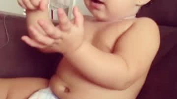 Imagem Perlla agradece pela vinda de Pérola e dá bitoca de batom 