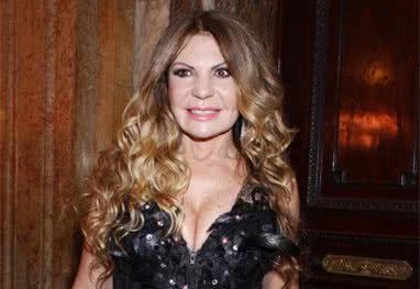 Imagem Elba Ramalho: "Estou casta e me dedicando às obras sociais"