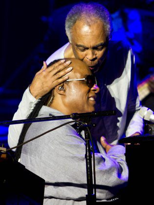 Imagem Gilberto Gil e Stevie Wonder revertem vaias em aplausos em show no Rio de Janeir