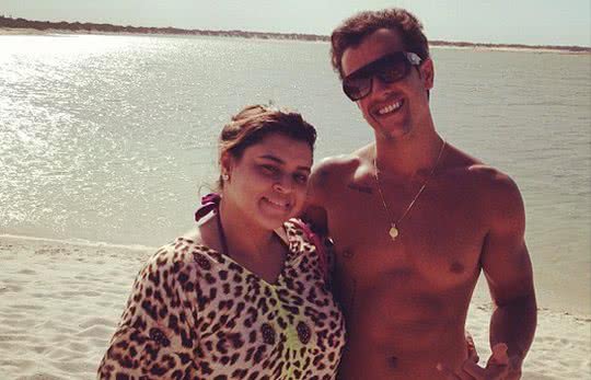 Imagem Preta Gil publica foto no colo do marido