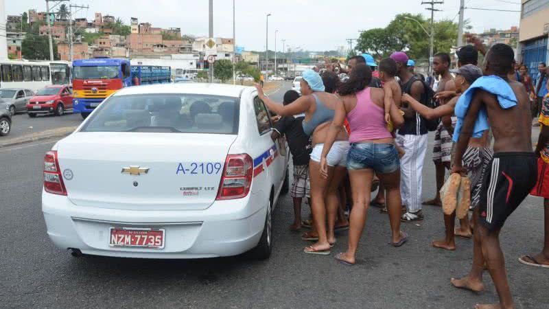 Imagem Em abordagem policial, Igor Kannário é ovacionado por fãs