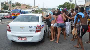 Imagem Em abordagem policial, Igor Kannário é ovacionado por fãs