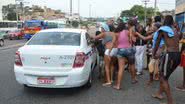 Imagem Em abordagem policial, Igor Kannário é ovacionado por fãs