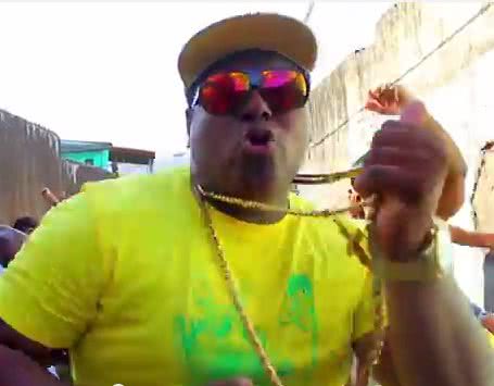 Imagem Pagodeiro curte com a cara de Robyssão em clipe