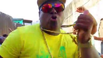 Imagem Pagodeiro curte com a cara de Robyssão em clipe