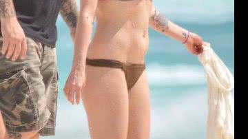 Imagem Avril Lavigne paga cofrinho em Cancun