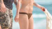 Imagem Avril Lavigne paga cofrinho em Cancun