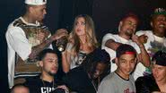 Imagem Chris Brown é visto com loira em boate