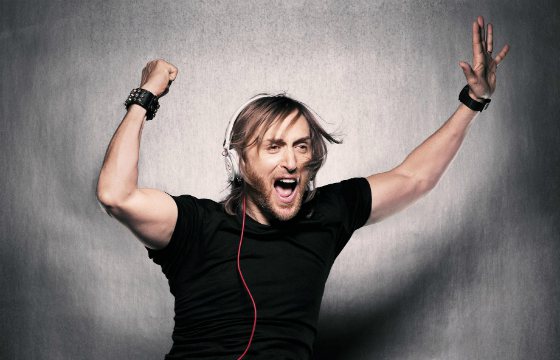 Imagem Esbarrou no pen drive: internautas criticam apagão em show de David Guetta