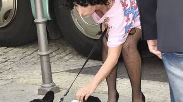 Imagem Lady Gaga passeia na rua sem as calças