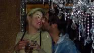 Imagem Miley Cyrus leva apalpada nos seios em festa