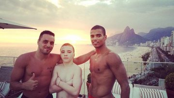 Imagem Filho de Madonna posta foto ao lado do namorado da pop