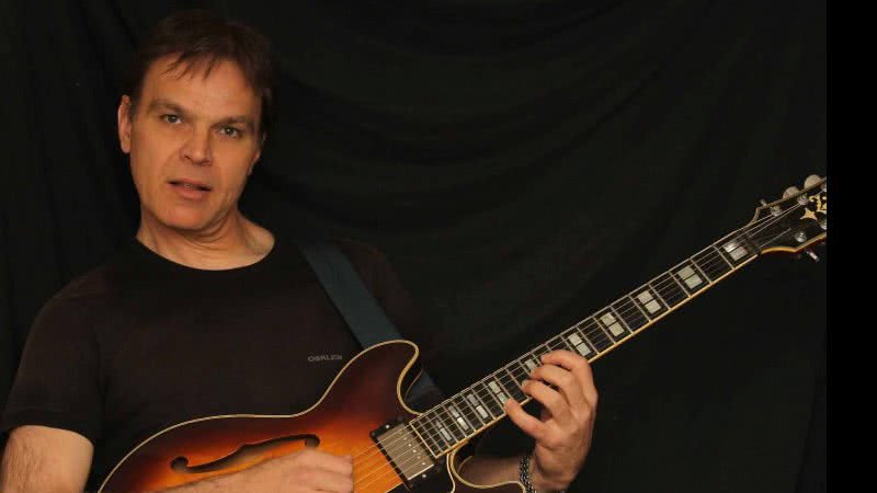 Imagem Guitarrista original da Legião Urbana grava canções inéditas da banda