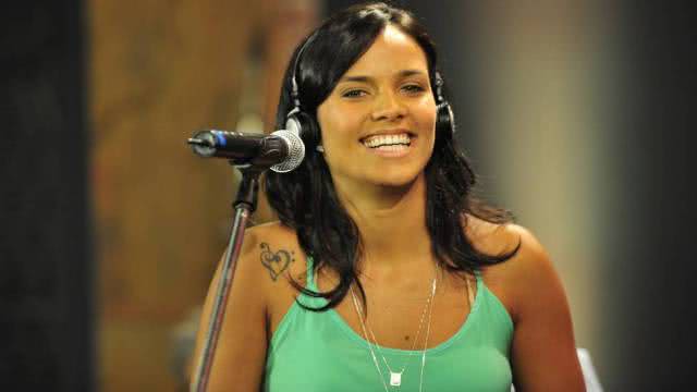 Imagem Ju Moraes e Samba D´Ju preparam primeiro disco de carreira