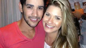 Imagem Gusttavo Lima posta foto ao lado da namorada