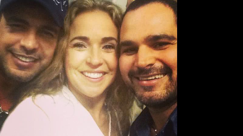 Imagem Zezé canta mal no Prêmio Multishow e agradece backing vocal por apoio