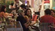 Imagem Bruna Marquezine sai de decotão com Neymar