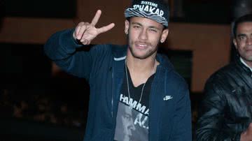 Imagem Neymar janta com amigos em restaurante em São Paulo